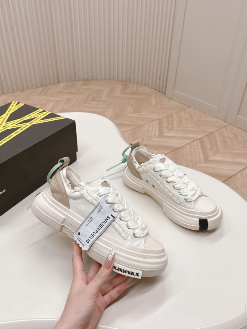 Smilerepublic Canvas Shoes